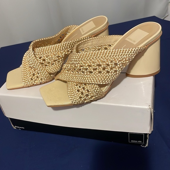 Dolce Vita Vanilla Woven Sandals - Picture 4 of 7